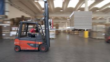 Logistica Zetacarton NewVisibility servizio fotografico