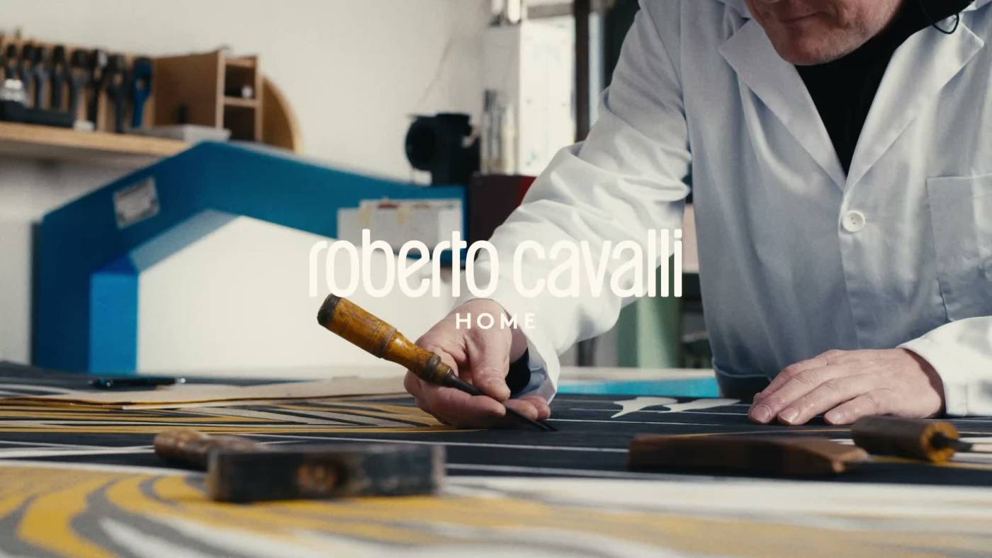 making-of-prodotto-sedie-e-tavolo-ray-of-gold-16x9-totale.jpg