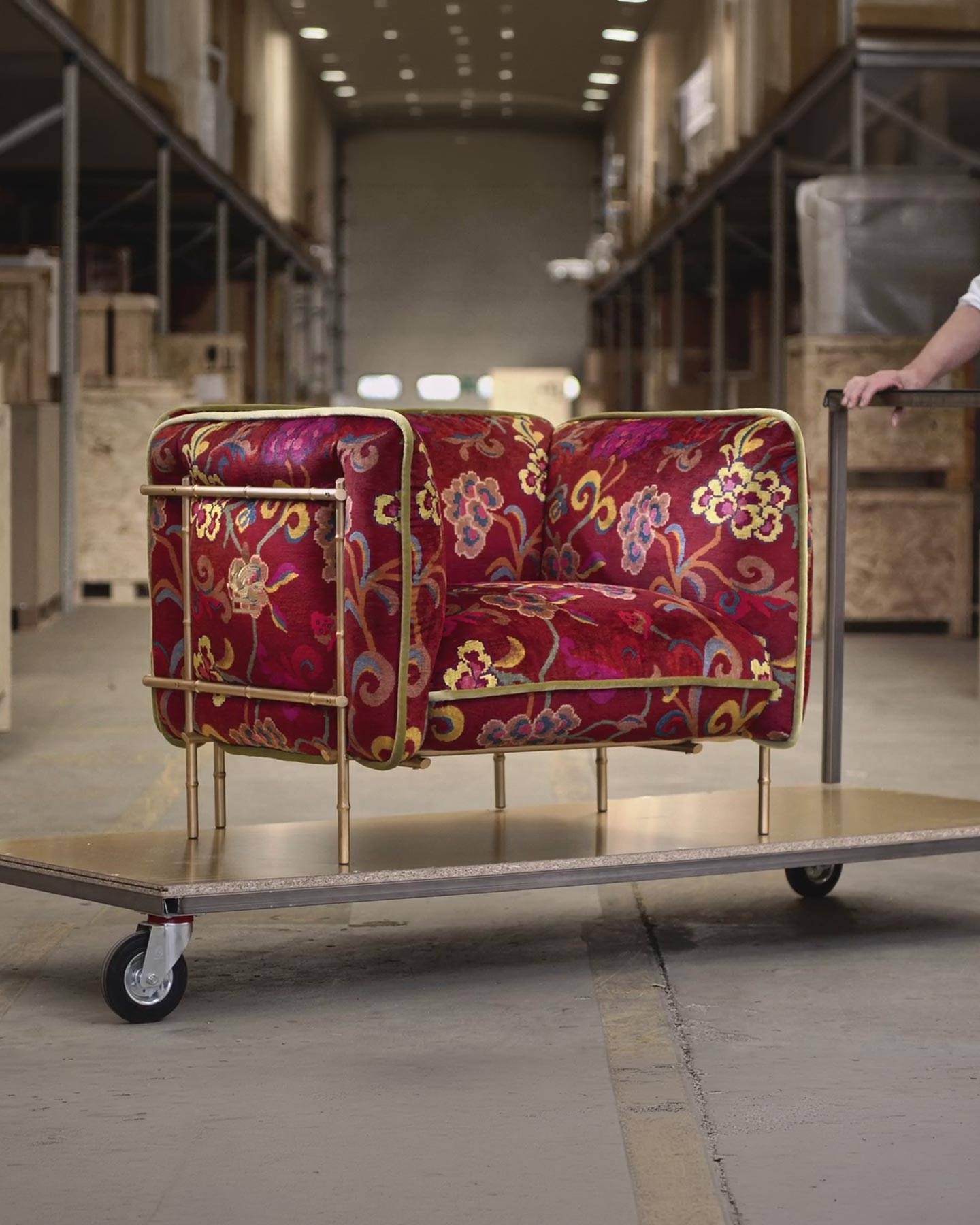 new-visibility-agenzia-comunicazione-marketing-digitale-cantu-etro-interiors-video-poltrona-produzione